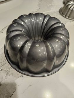 Bundt pan