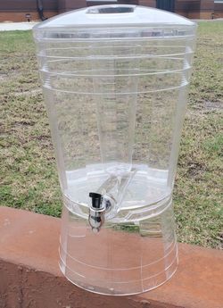 Drink Dispensers.  Cupcake Holders. Party. Decor. Deltona 