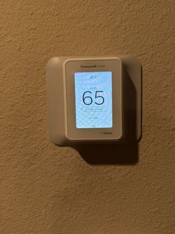 2 Honeywell Smart Thermostats With Room Sensors