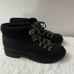 Women Black Boots
