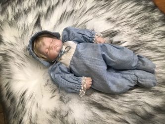 Porcelana sleep baby doll