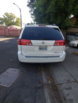 Bendo TOYOTA .2005 AD para el trabajo placas para un año más tiene detalles  pero trabaja bien  TITULO LIMPIO