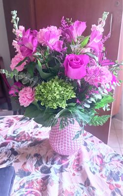 Peruvian lilies Flowers Roses Hot pink roses, Carnations, Peruvian lilies