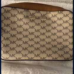 Michael Kors small purse
