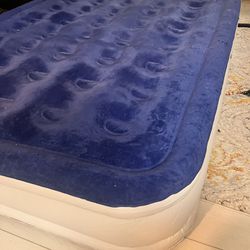 Queen EnerPlex air mattress 