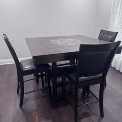 Dinning Table And Chairs 