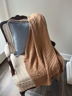 “Lauren” by Ralph Lauren brown cable knit throw blanket-never was used