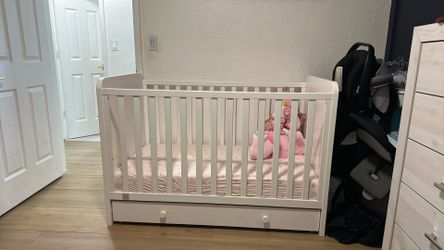Baby Gap 4- in-1 crib