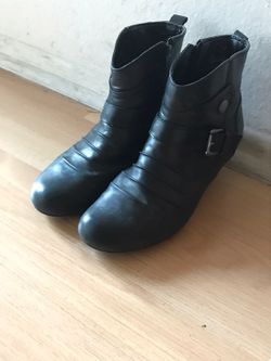 Women’s leather boots