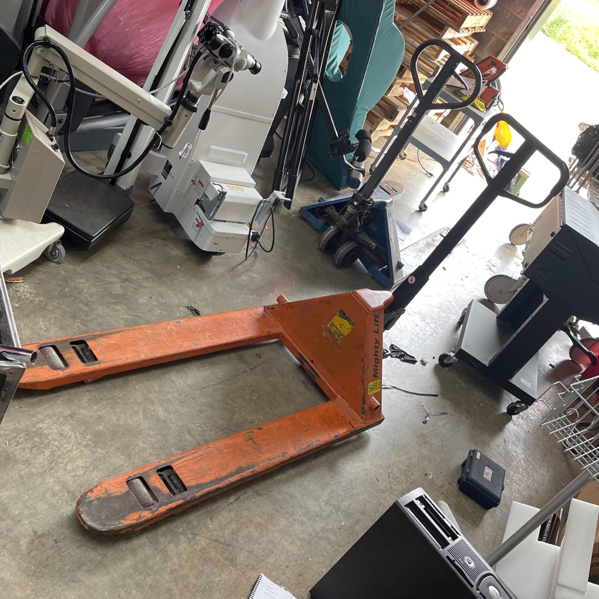 mighty lift 5500 pound pallet jack Won’t Pump Up 