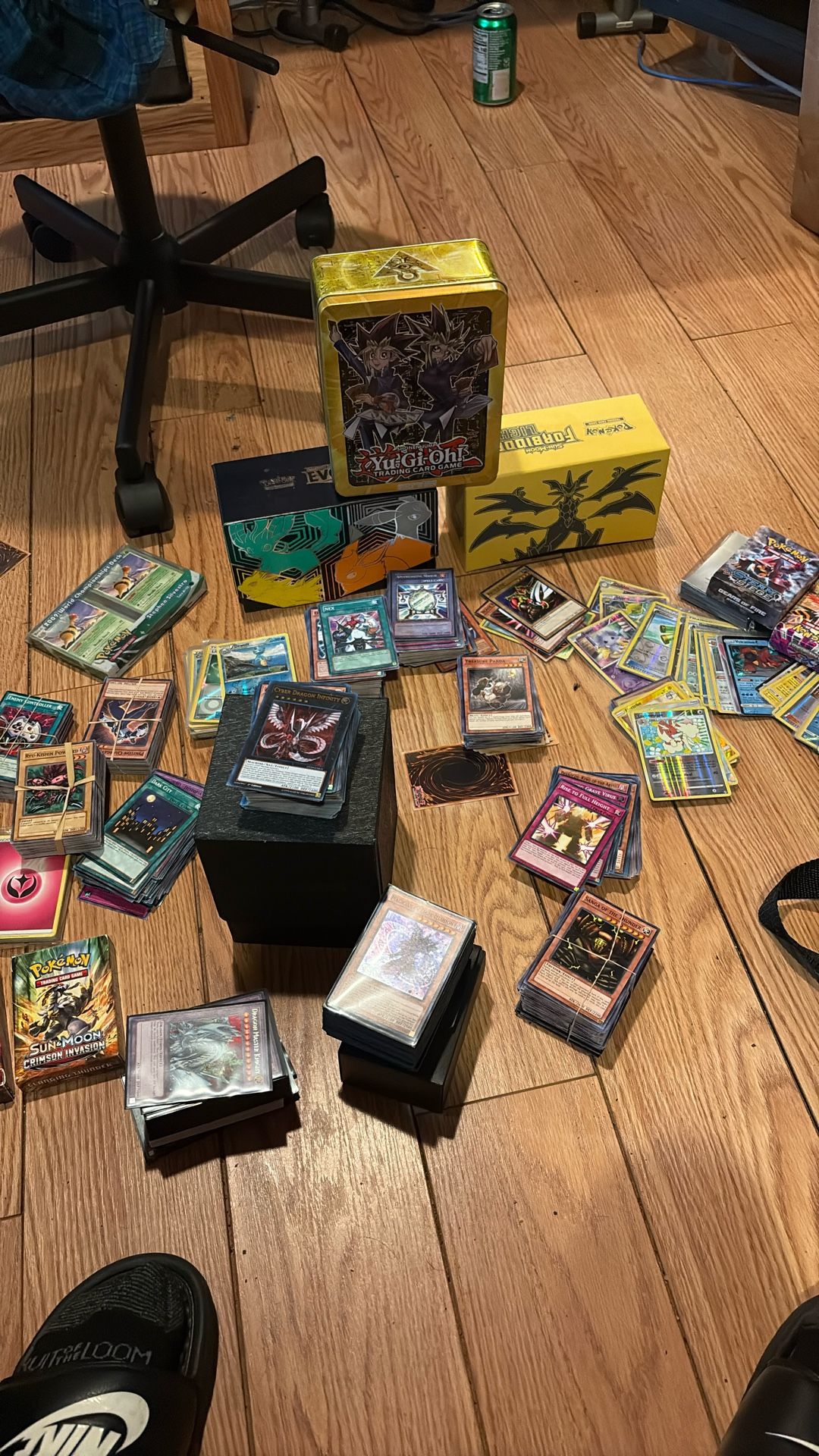 Pokémon And Yugio Cards Mint
