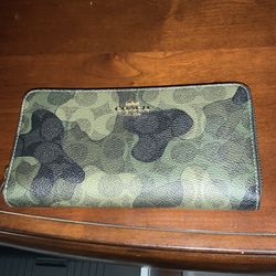 Coach Long Zip Around Wallet in Signature Camo Print – Bold, Versatile, & Pure Coach Edge!