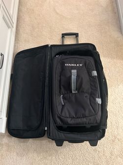 Oakley Rare rolling Suitcase set