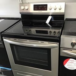 New Scratch And Dent Frigidaire 5 Burner Glass Top Stainless Steel Range. 1 Year Warranty 