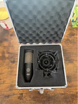AKG P220 Microphone w/ Pop Filter