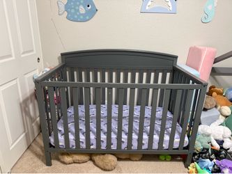 Graco crib with mattress