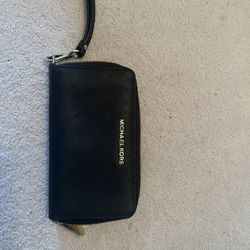 Michael Kors wristlet 