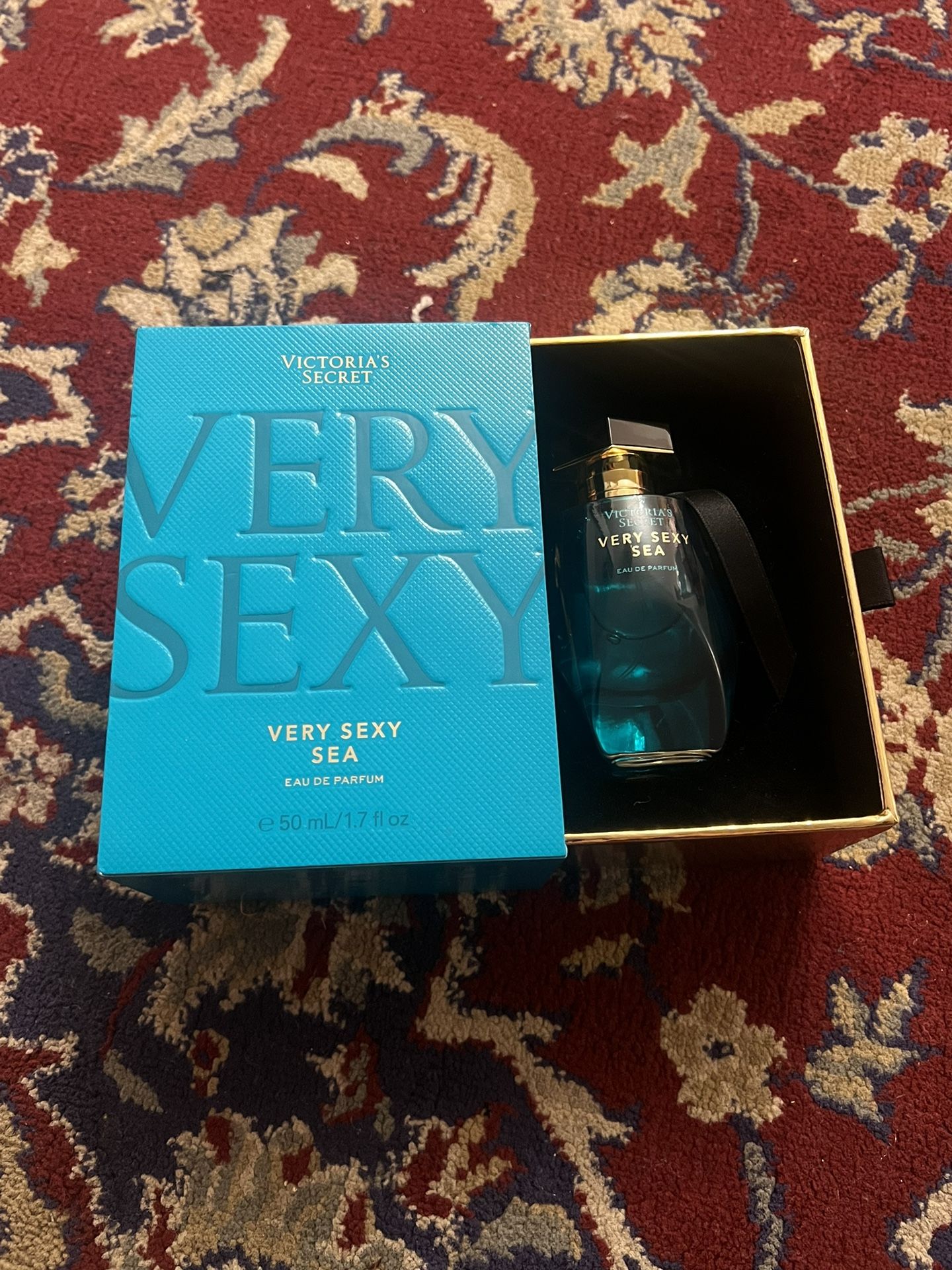 Victoria Secret Very Sexy perfume