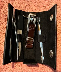 Manicure Set in a leather case new