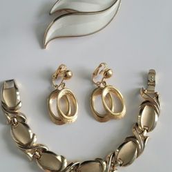 Vtg Crown Trifari Jewelry Lot( Earrings, Brooch, & Bracelet)