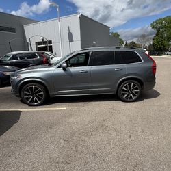 2019 Volvo XC90 T6 Momentum