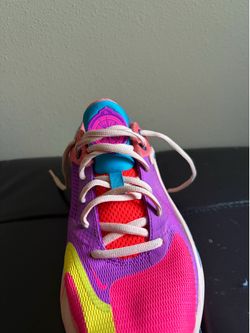 Basketball shoes
