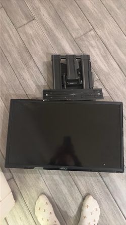 Visio screen with wall mount