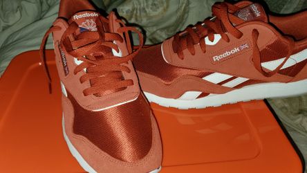New Reebok classics men size 12.5 special edition