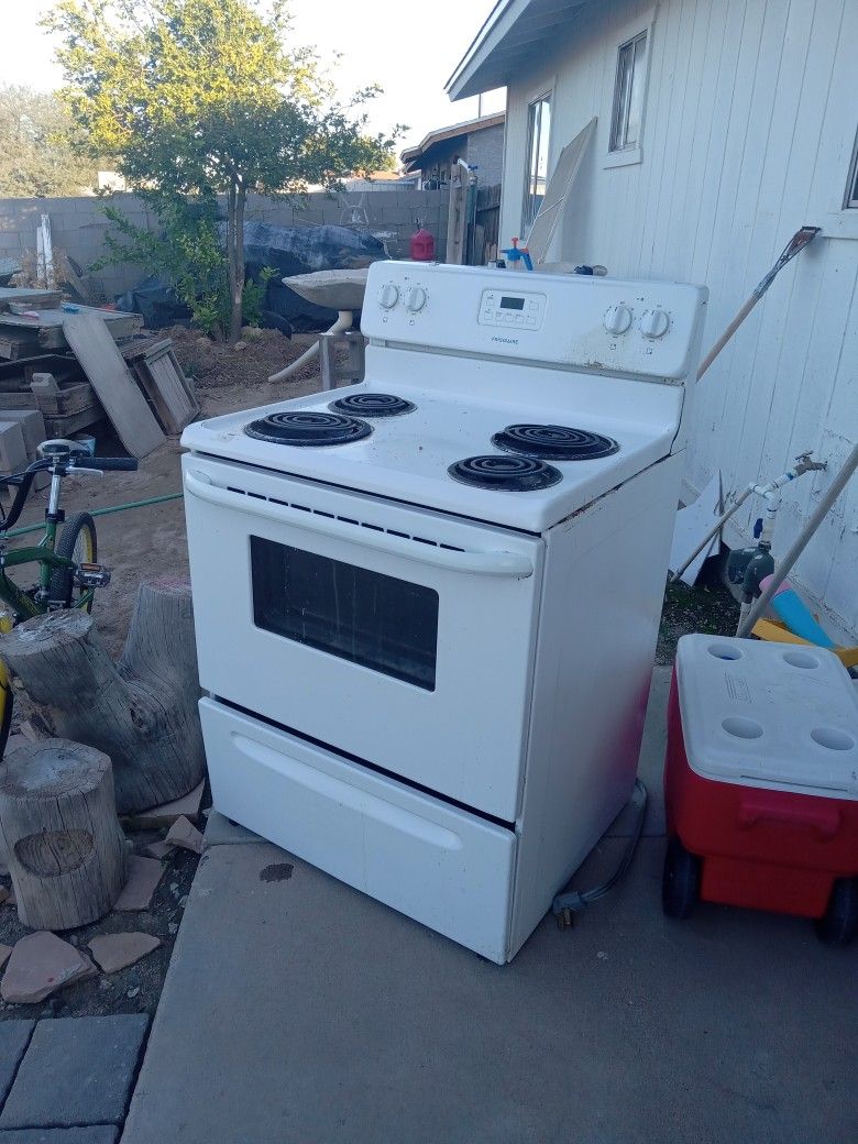 Frigidaire Electric Stove