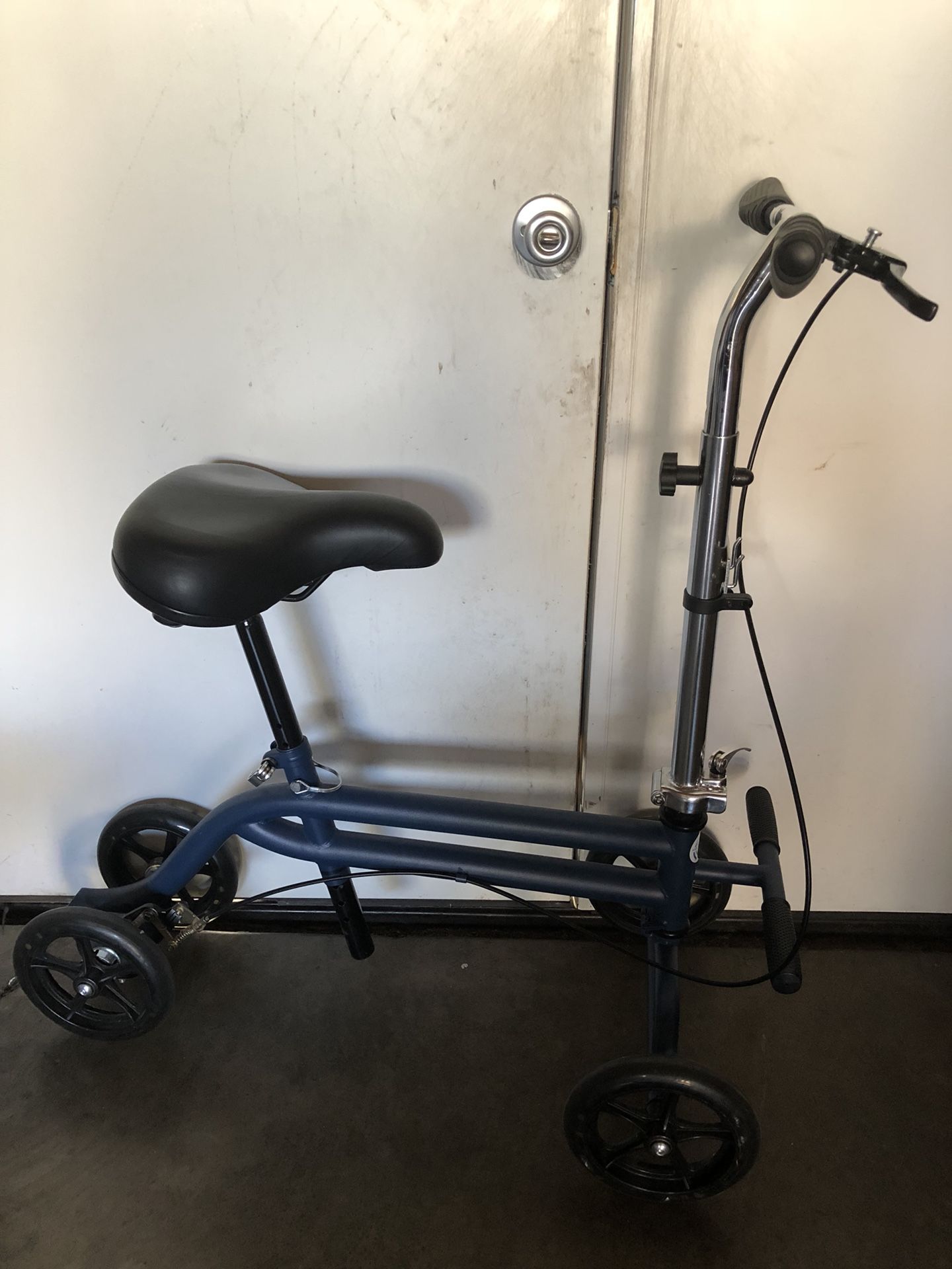 KneeRover Evolution Steerable Seated Knee Scooter