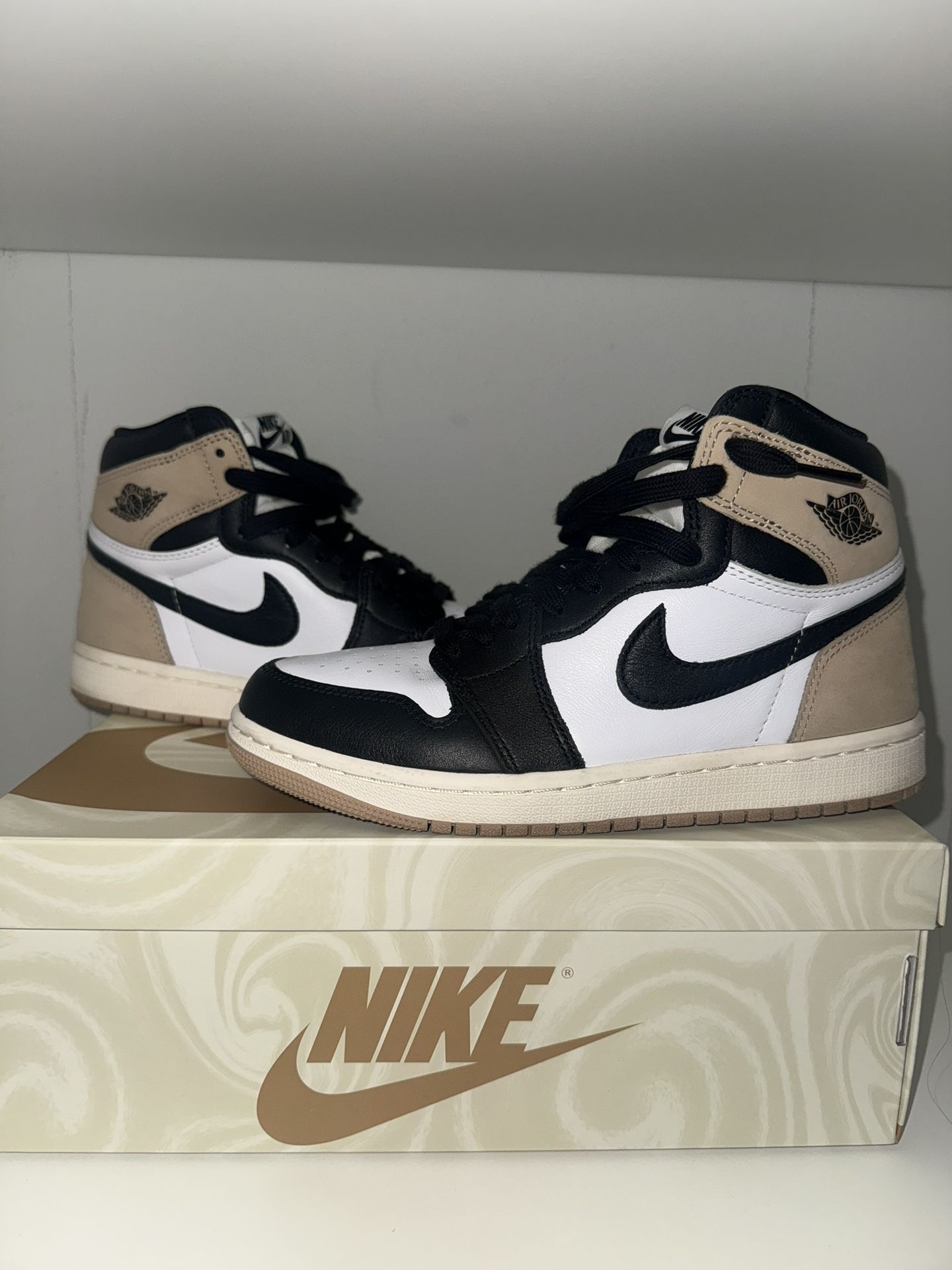 WMNS Air Jordan 1 Retro High OG