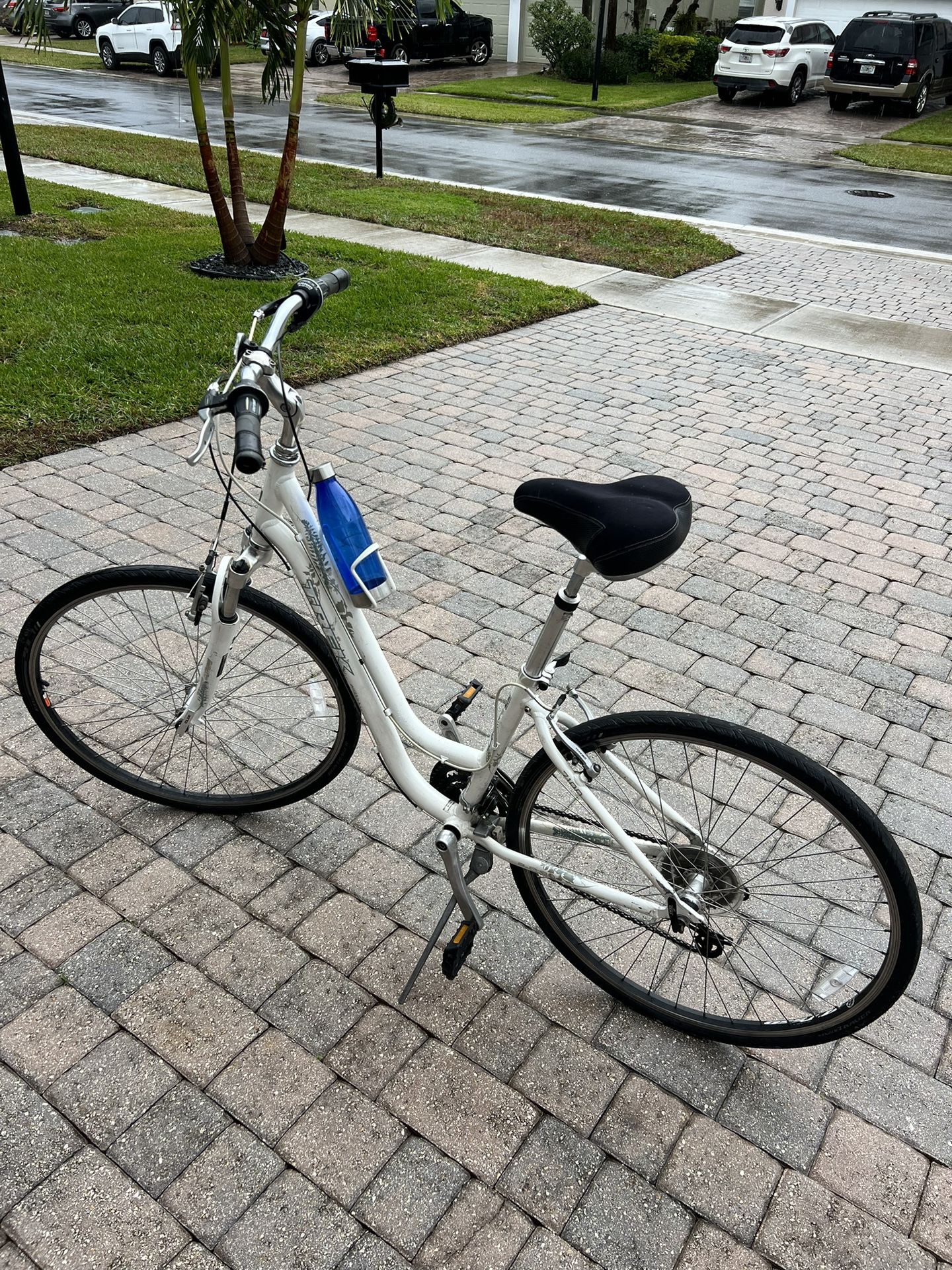 Trek Bicycle 21 speed: 7x3 White, Women's Specific Design