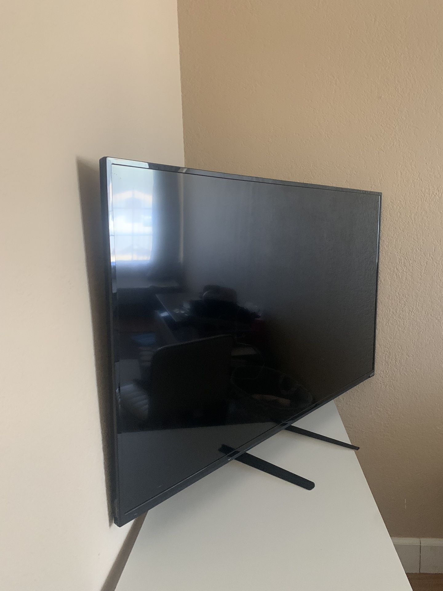Vizio E500i-B1 " Smart LED TV – Excellent Condition – $100