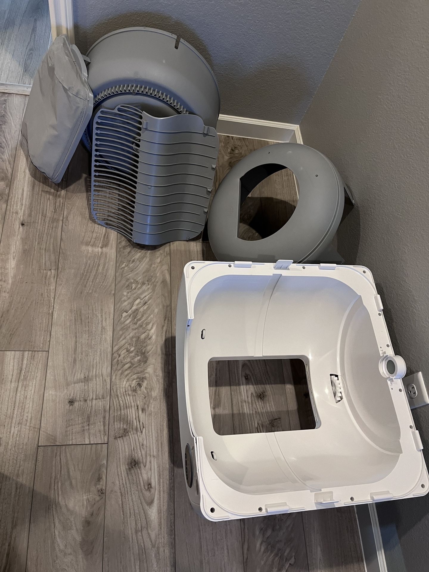 Self Cleaning Litter Box