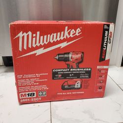 Milwaukee
M18 18V Brushless Cordless 1/2 in. Compact Drill/Driver w Two 2.0 Ah Battery n charger
