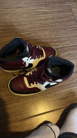 nike size 8.5 in men.   used but in good condition.  30