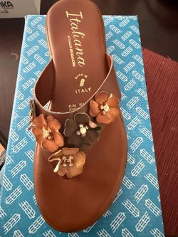 Women Italiana sandals size 8