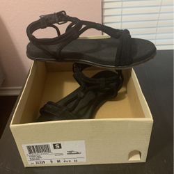 black flat clarks sandals 