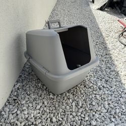 Enclosed Litter Box
