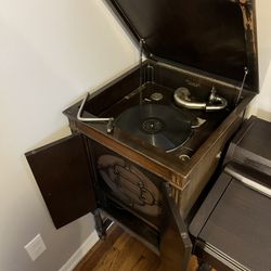 1920s Brunswick Seville 78 rpm Phonograph Cabinet