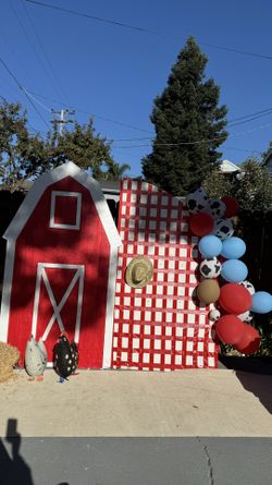 Farmhouse wood wall in red and pink