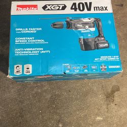 Makita AVT Rotary Hammer Kit.   1–9/16 “.  XGT 40 V MAX 