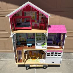 Doll House, All Accessories Included 