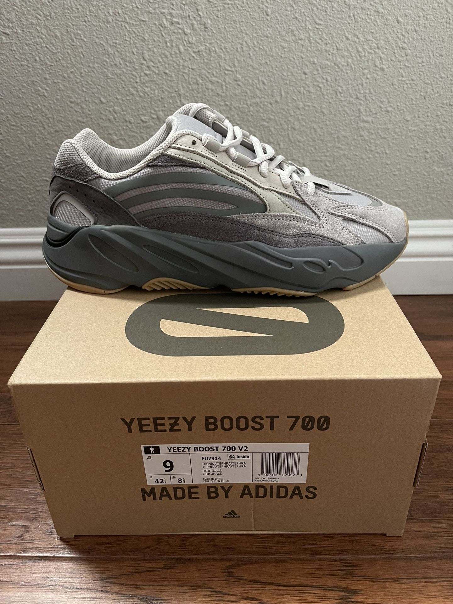 BRAND NEW YEEZEYS 700 never worn brand new in the box with receipt How To Spot Fake Yeezy 700 Wave Runner (2026) - Legit Check  main image 2