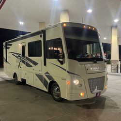 2018  Winnebago Vista 