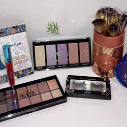 Holiday Makeup and Cosmetics Xmas Gift Set