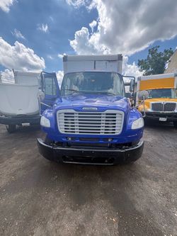 2019 freightliner box truck with lift gate
