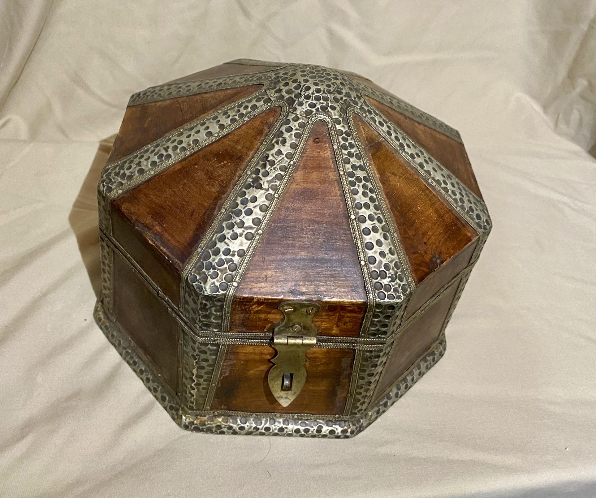 ANTIQUE BOX 