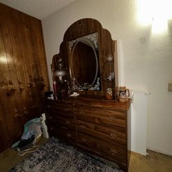 Antique furniture/china