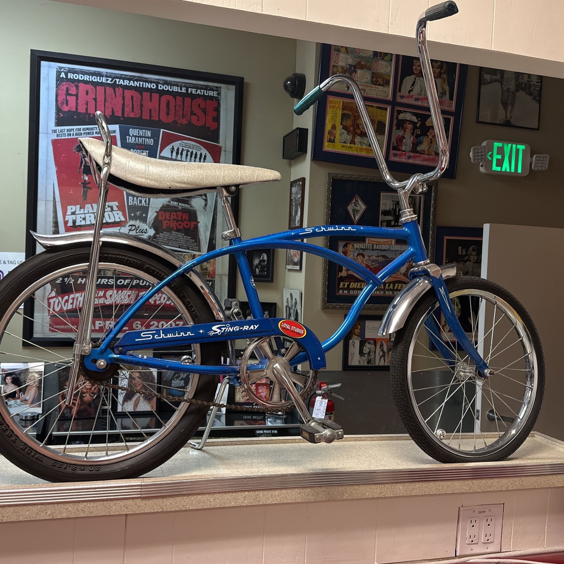 Blue store schwinn stingray